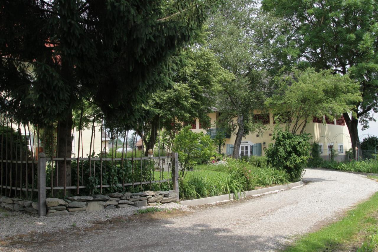 Gutshof Bartl 2 Apartment Klagenfurt am Woerthersee Luaran gambar