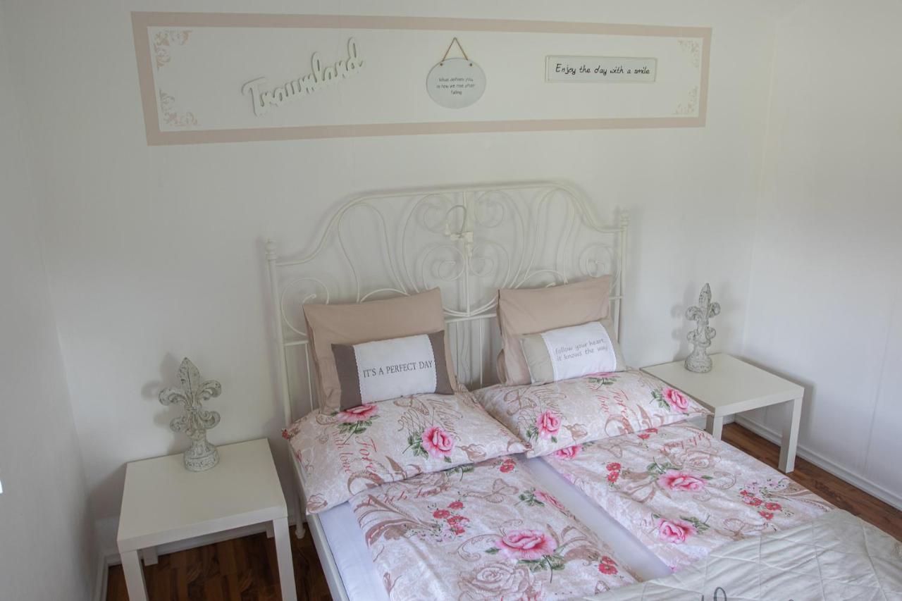 Gutshof Bartl 2 Apartment Klagenfurt am Woerthersee Luaran gambar