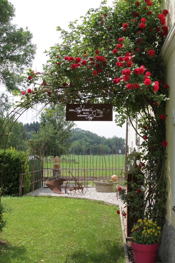 Gutshof Bartl 2 Apartment Klagenfurt am Woerthersee Luaran gambar